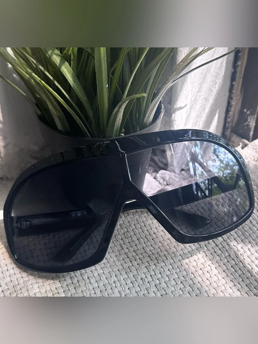 Sleek Black Unbranded Smartphone VR-Style Headset Glasses